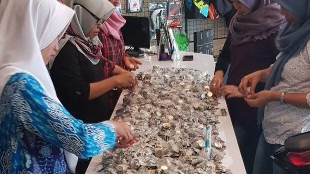 Beli motor pakai uang receh (Foto: Instagram.com/@kawasaki.life)