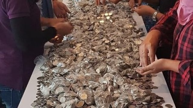 Beli motor pakai uang receh (Foto: Instagram.com/@kawasaki.life)