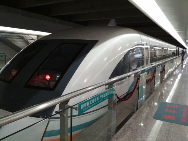 Naik Kereta Magnet di Shanghai, Jarak 30 Km Cuma 8 Menit
