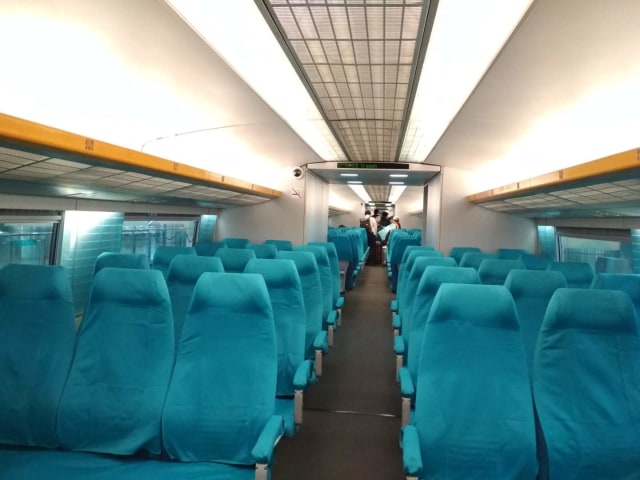 Naik Kereta Magnet di Shanghai, Jarak 30 Km Cuma 8 Menit (5)