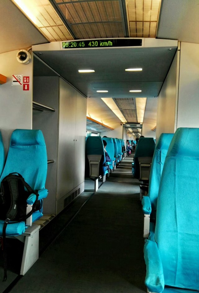 Naik Kereta Magnet di Shanghai, Jarak 30 Km Cuma 8 Menit (7)