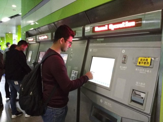 Naik Kereta Magnet di Shanghai, Jarak 30 Km Cuma 8 Menit (10)