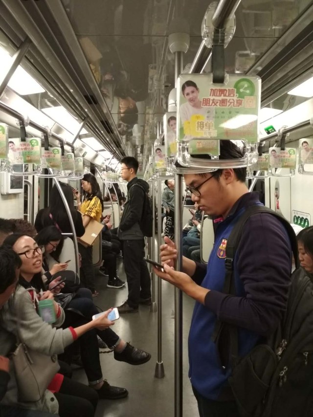 Naik Kereta Magnet di Shanghai, Jarak 30 Km Cuma 8 Menit (9)