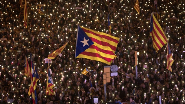 Peserta pawai Catalunya Foto: AP Photo/Emilio Morenatti