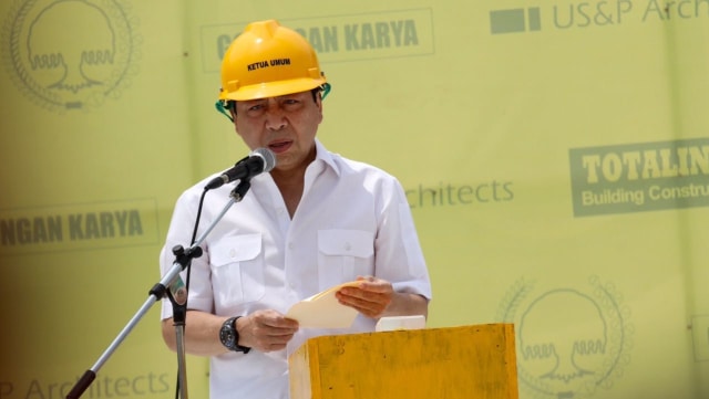 Setya Novanto topping off Gedung  Baru DPP Golkar (Foto: Fanny Kusumawardhani/kumparan)