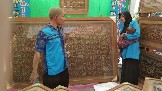 Cerita Cantiknya Kaligrafi Serbuk Kayu di Probolinggo