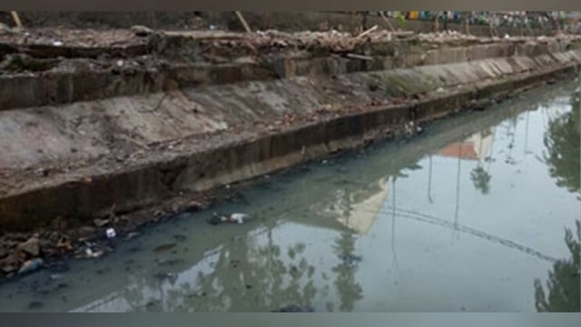 Sungai Kalibaru Timur tercemar (Foto: Dok. Humas IPB)