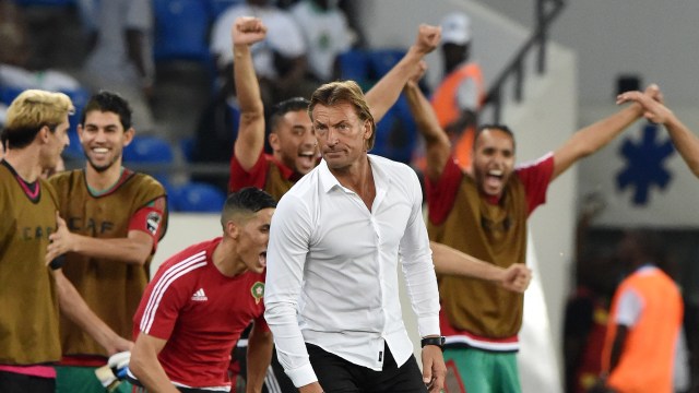 Herve Renard di laga melawan Pantai Gading. (Foto: AFP/Issouf Sanogo)