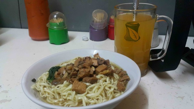 Semangkuk Mie Ayam Dekat Kantor Baru
