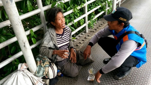 Pengemis bawa uang puluhan juta diangkut sudinsos (Foto: Dok: dinsos dki)