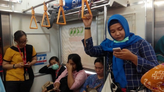 Drama Commuter Line Warga Jabodetabek (1)