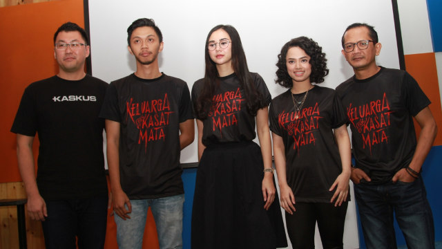 Para pemain film Keluarga Tak Kasat Mata (Foto: Munady Widjaja)