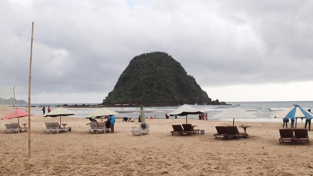 Pantai Pulau Merah Banyuwangi (Foto: Joseph Pradipta/kumparan)