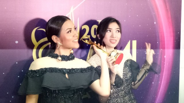 Raisa dan Isyana Sarasvati (Foto: Prabarini Kartika/kumparan)