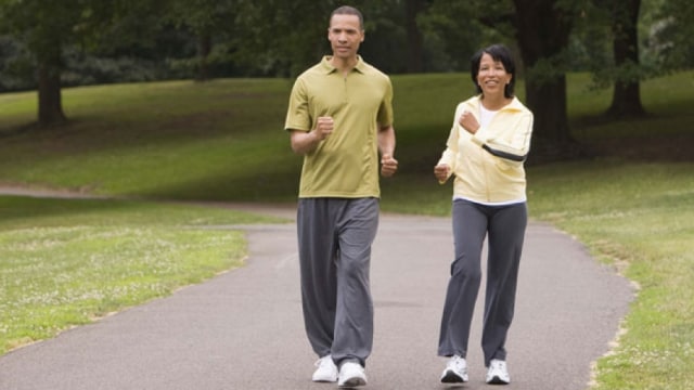 Jalan cepat, olahraga ringan disarankan dokter (Foto: Thinkstock)