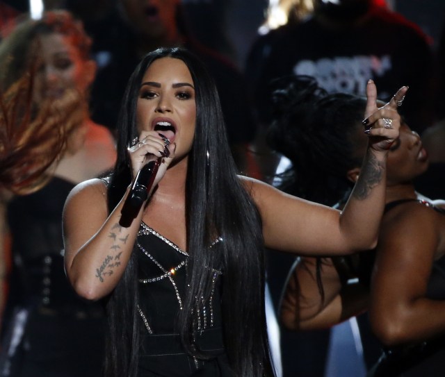Demi Lovato tampil dengan percaya diri Foto:  REUTERS/Danny Moloshok
