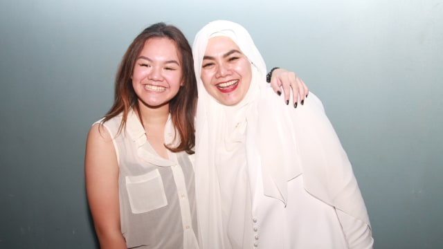 Shafa Aliya Harris dan Sarita Abdul. Foto: Munady Widjaja