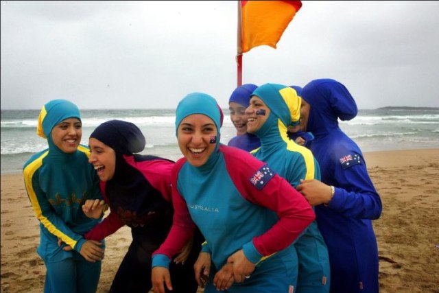 5 Tips Berjilbab Anti Rempong untuk Liburan di Pantai (4)