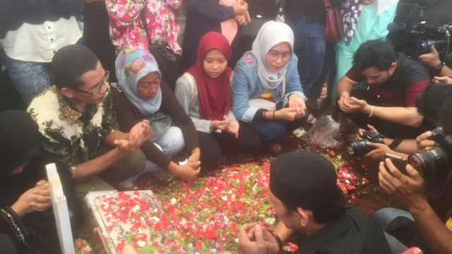 Pemakaman Laila Sari (Foto: Regina KR/kumparan)