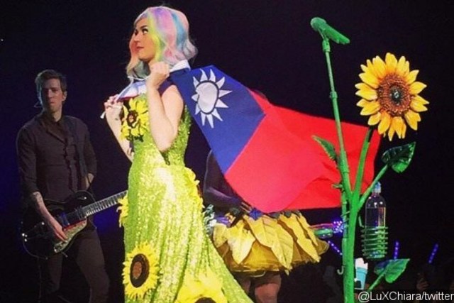 Katy Perry saat konser di Taiwan (Foto: @LuXChara/twitter)