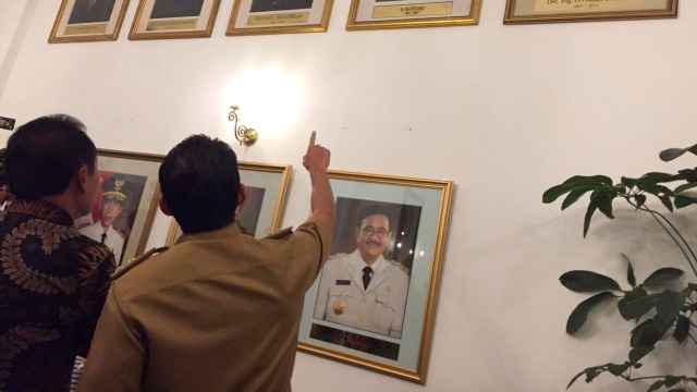 Sutiyoso dan Sandiaga Uno di Balai Kota (Foto: Paulina Herasmaranindar/kumparan)