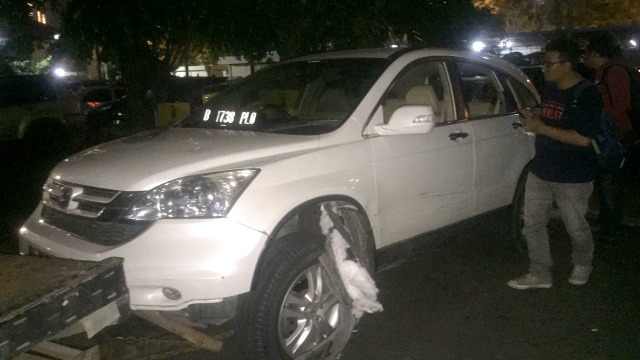 CRV milik perempuan yang tabrak pemotor (Foto: Fadjar Hadi/kumparan)