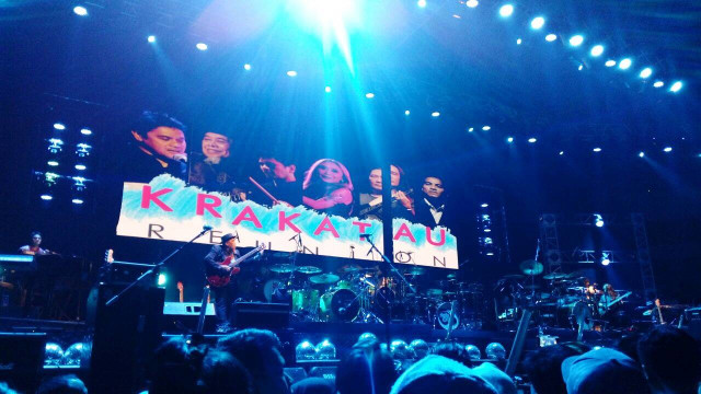 Krakatau di konser ‘5upergroup’ (Foto: Alexander Vito Edward Kukuh/kumparan)