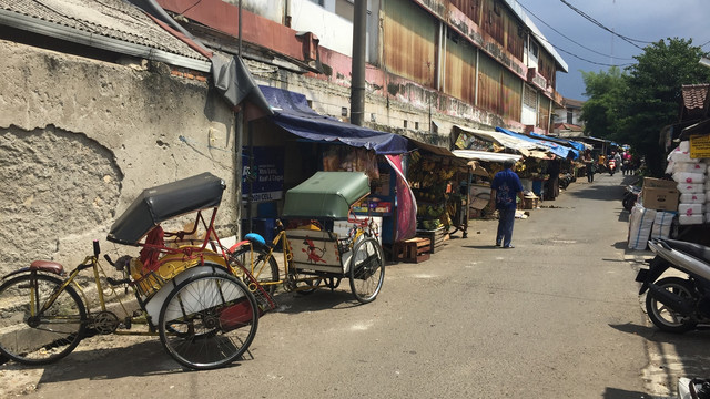 Becak Mangkal Pasar Kemiri dan Stasiun Depok Baru. (Foto: Brian Hikari Janna/kumparan)
