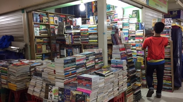 Tampak depan Toko Buku Taufiq. Foto: Tisiana Triwina/kumparan