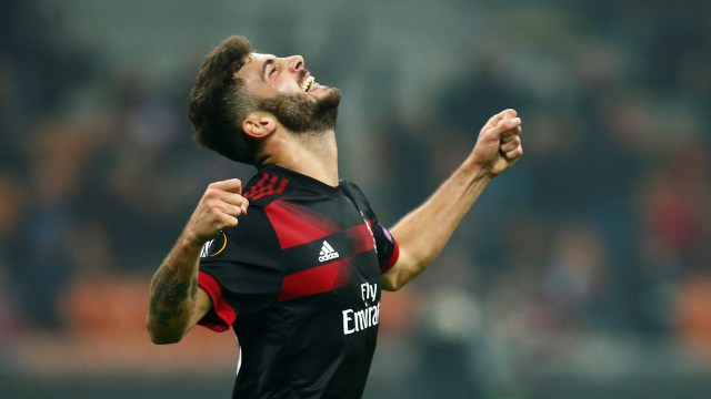 Patrick Cutrone melakukan selebrasi. Foto: Reuters/Alessandro Garofalo