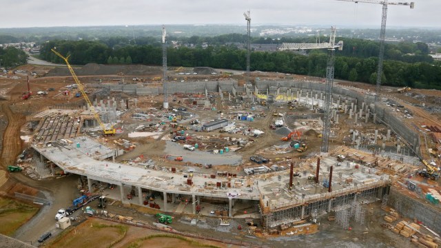 Pembangunan Stadion BMW. (Foto: YouTube)