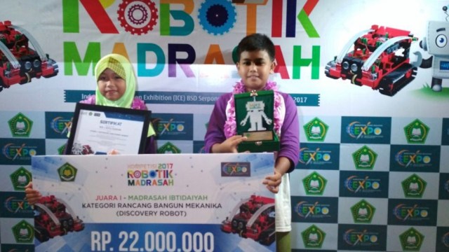 Juara 1 Kompetisi Robotik Madrasah 2017 (Foto: Dok. MIN 1 Kota Cilegon)