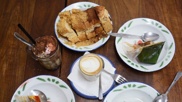 Roti Nogat, Nasi Perang, Es Pokat, dan Kopi Susu (Foto: Intan Alfitry Novian/kumparan)
