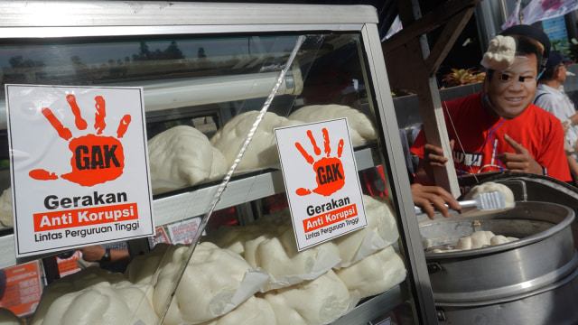 Aksi Bakpao di KPK (Foto: Fanny Kusumawardhani/kumparan)