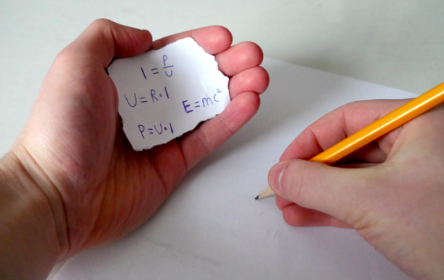 Ilustrasi Mencontek (Foto: Pixabay)