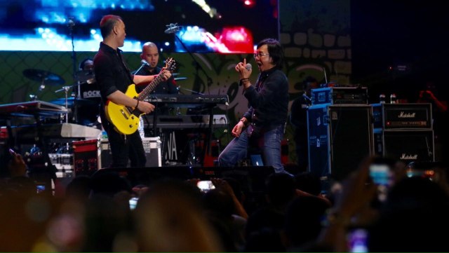 Ari Lasso featuring Dewa 19 (Foto: Fanny Kusumawardhani/kumparan)