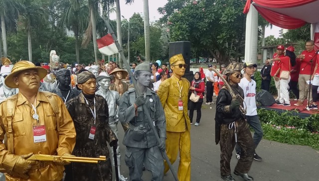 Peserta kirab kebangsaan di car free day Sudirman (Foto: Aria Pradana/kumparan)