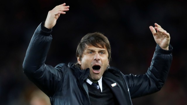 Conte melakukan selebrasi usai laga. Foto: Reuters/Carl Recine