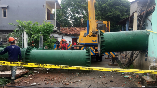 Tower Rubuh di Cipayung Jakarta Timur (Foto: Raga Imam/kumparan)