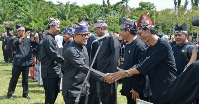 Azwar Anas Rekatkan Warga dengan Budaya (2)