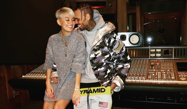 Kedekatan Agnez Mo dan Chris Brown (Foto: @chrisbrownofficial/Instagram)