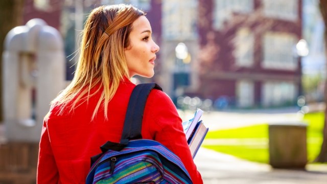 Masuk ke kampus baru  (Foto: Thinkstock)