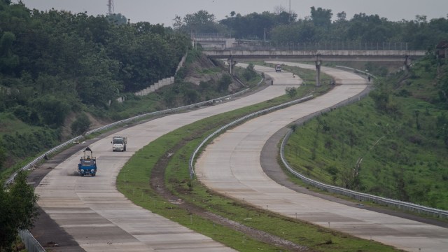 Operasional Tol Solo-Ngawi Foto: Mohammad Ayudha/Antara