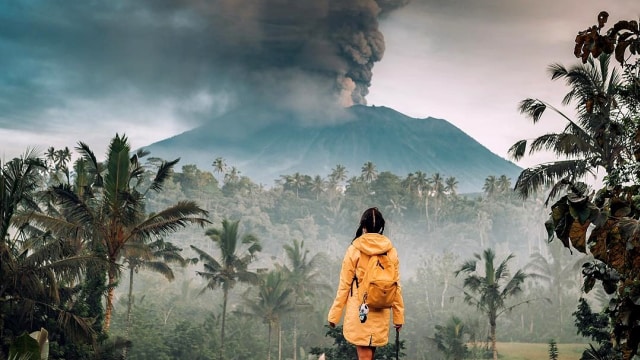 Dampak meletusnya gunung agung bagi wisatawan (Foto: Instagram/@bezumaxx)