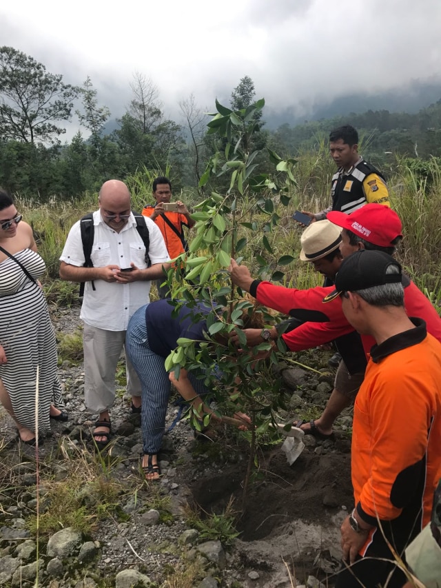 Aksi Tanam Pohon di Gunung Merapi (3)