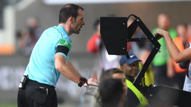 VAR di Bundesliga (Foto: AFP/Christof Stache)
