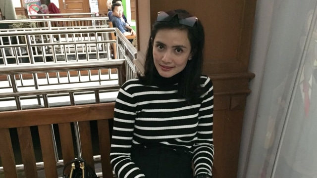 Ade Maya di Pengadilan Agama Jakarta Selatan (Foto: Maria Gabrielle Putrinda/kumparan)