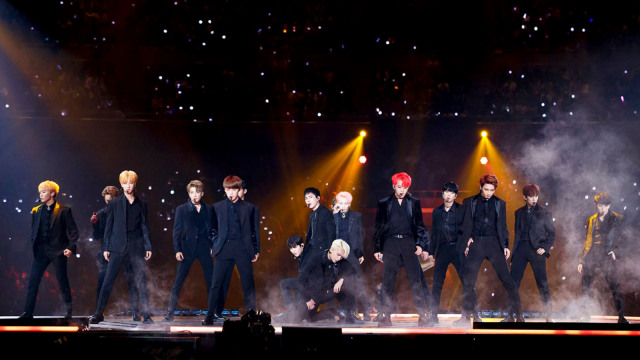 Seventeen & Nu'est W tampil di MAMA 2017 (Foto: Twitter @MnetMAMA)