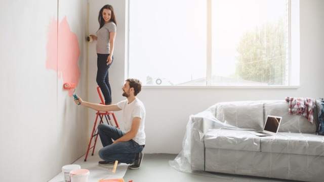 Pasangan harus membagi tugas rumah tangga (Foto: Thinstock)