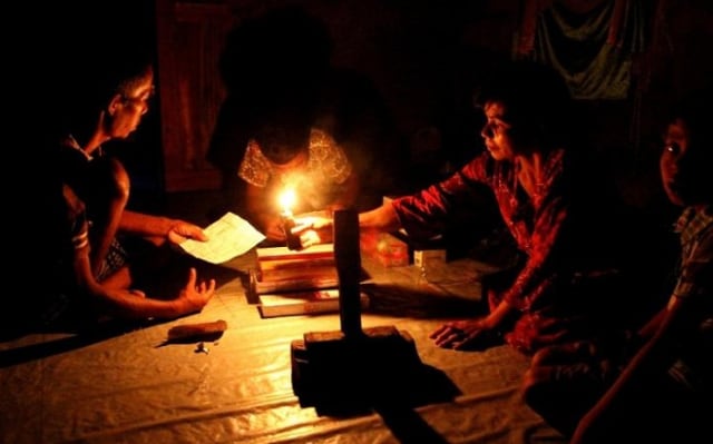 PLN WUJUDKAN INDONESIA TERANG UNTUK SELURUH RAKYAT INDONESIA